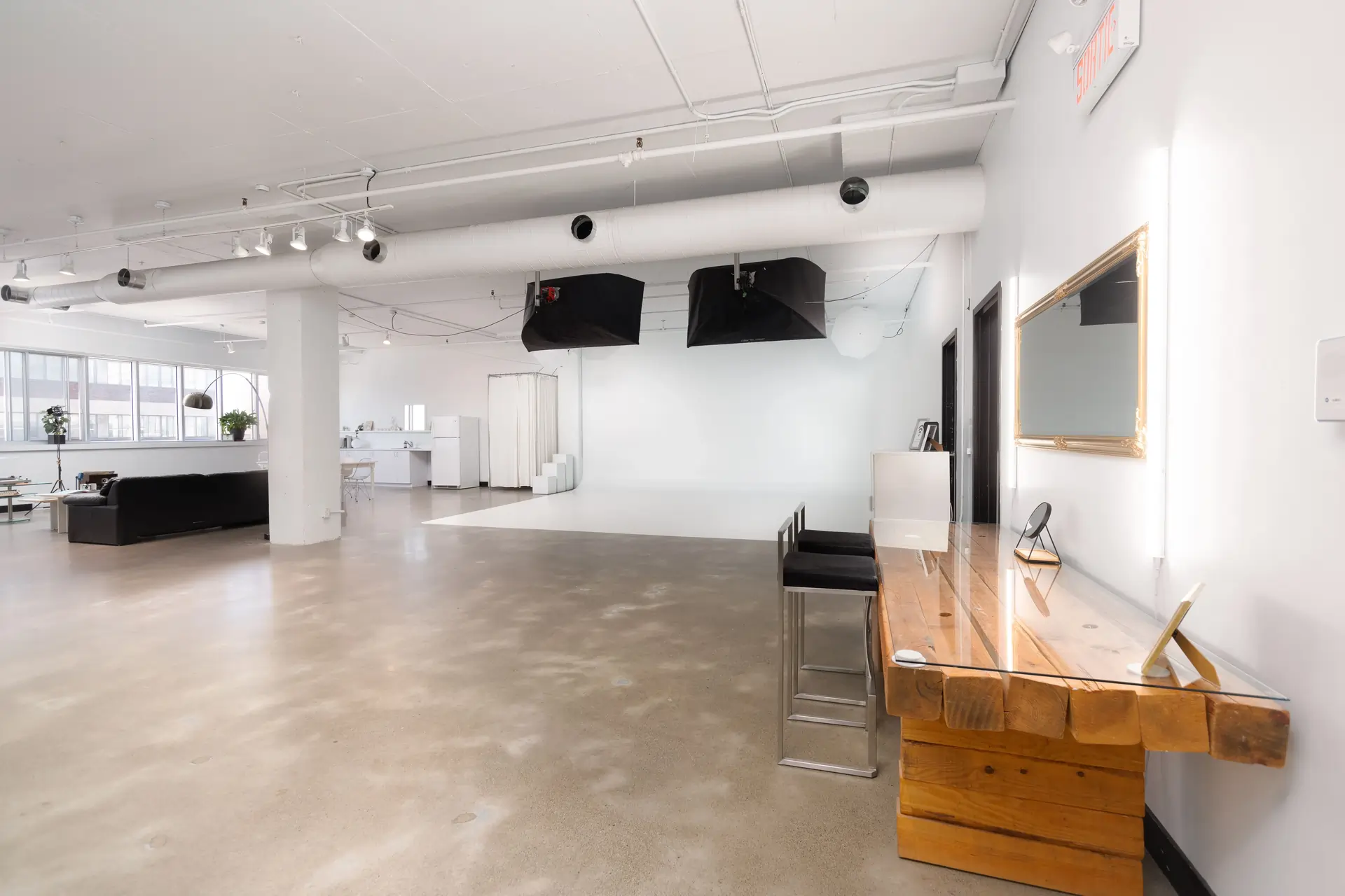 Makeup area - Espace Urbain Studio photos