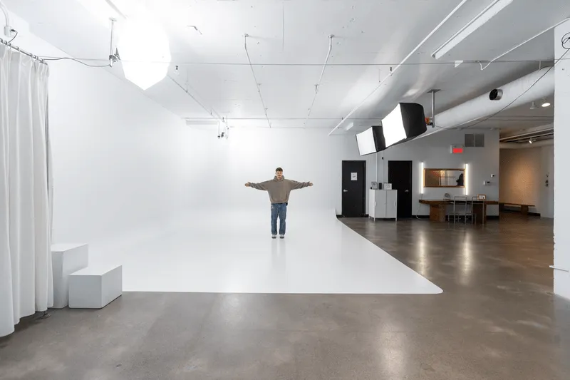 White cyclorama studio dimensions - Espace Urbain Studio photos